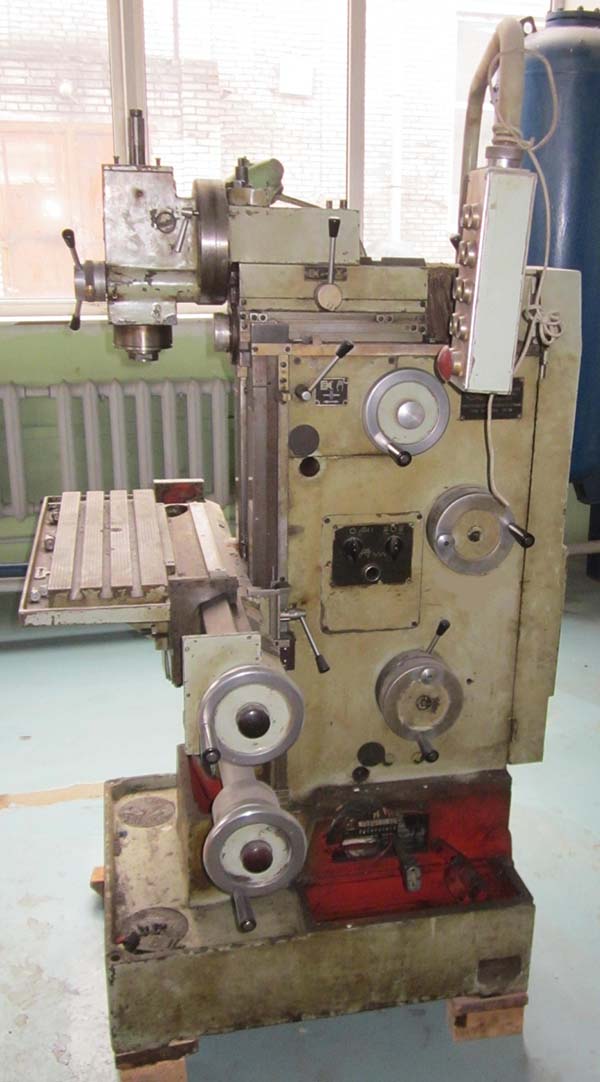 Загальний вигляд  широкоуніверсального фрезерного верстата 6А75в